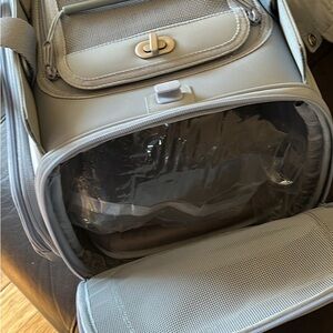 Diggs passenger travel carrier for a small animals. Use on plane, train or car.